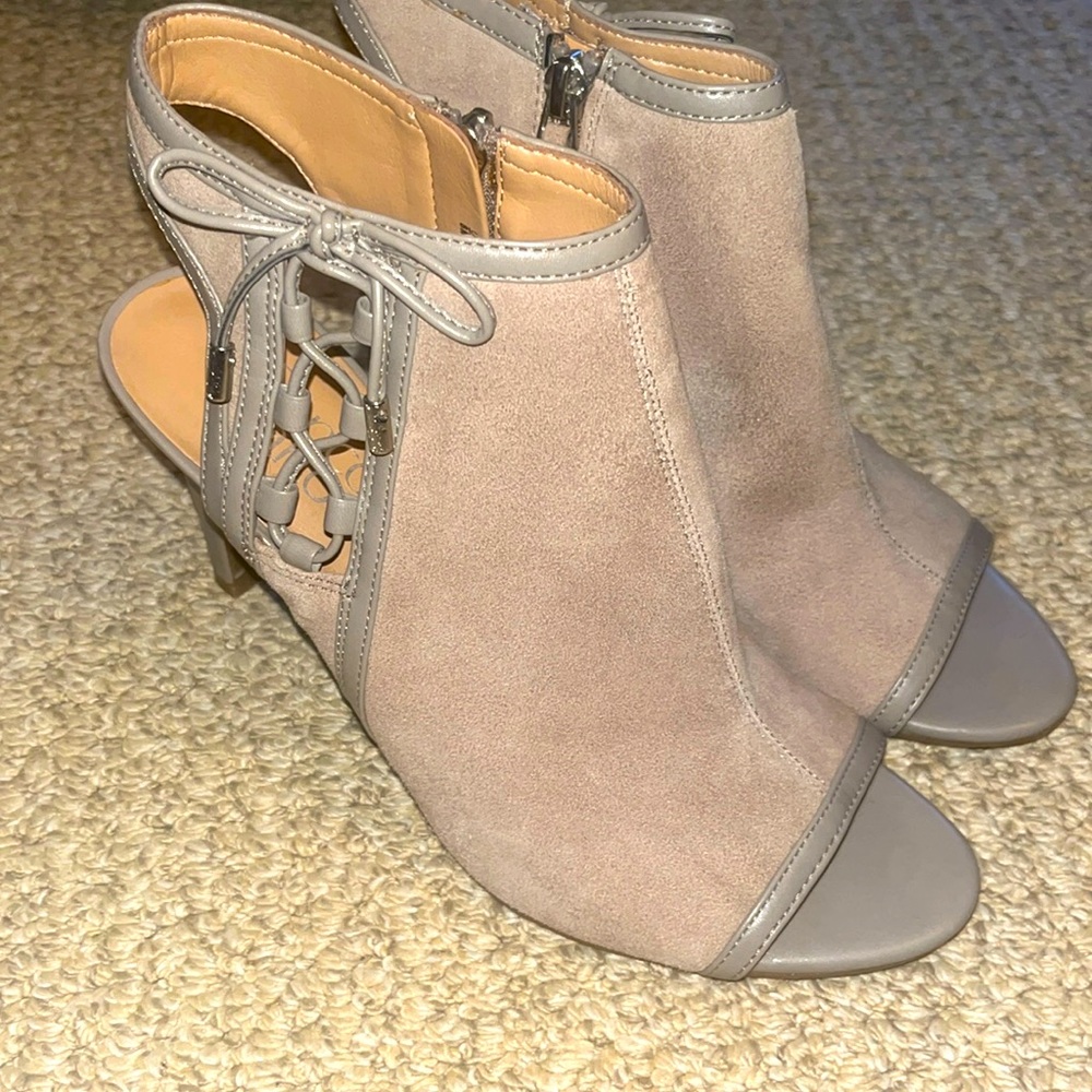 Stunning Suede Beige FRANCO SARTO PEEP toe with heel